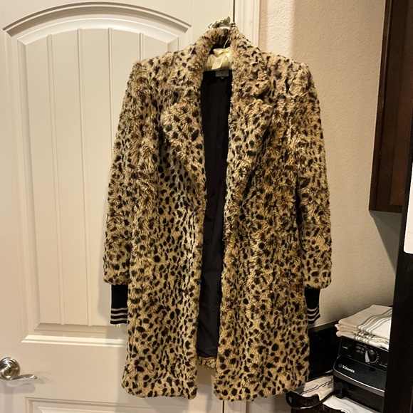 Leopard print coat - Picture 1 of 12